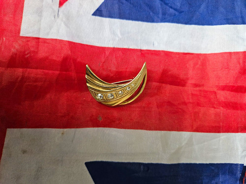 Gold tone crescent moon - crescent,