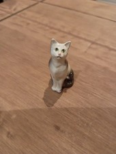 Hagen Renaker Minature White and Grey Sitting Cat Figurine