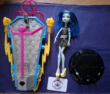 Monster High Doll Freaky Fusion Recharge Chamber Frankie Stein Set