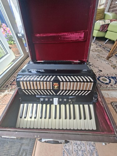 Base parrot accordion - 80,