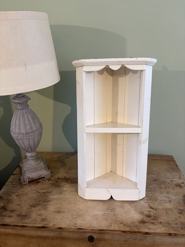 Cream scallop edge wooden