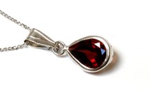 9ct White Gold Garnet Pendant