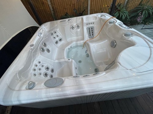 Hotspring envoy large hot tub - large,