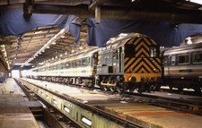 Original 35mm Railway Slides Class 08 08843 Old oak Common 10 6 2001 + Copyright