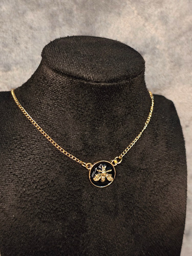 Bee pendant necklace gold tone - bee,