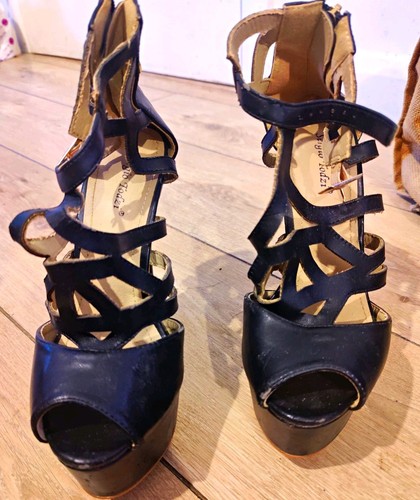 Trashed black strappy platform - black,