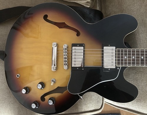 Epiphone inspired gibson - by,