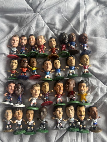 30x football mini figures