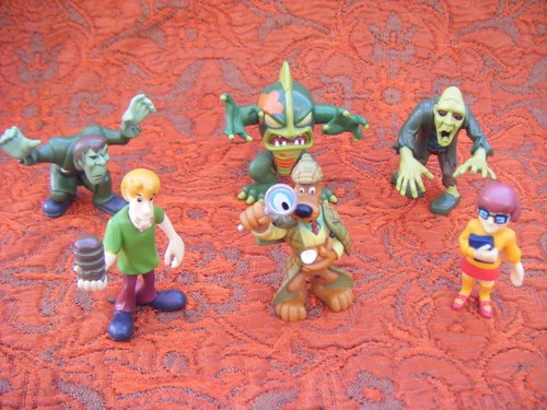 Scooby doo crew and - scooby,
