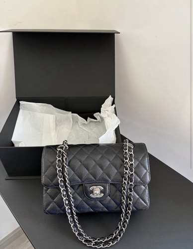 Chanel classic flap small - chanel,