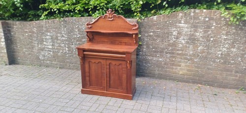 Pretty vintage mahogany - pretty,