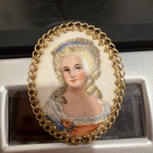 Vintage brooch goldette cameo - vintage,