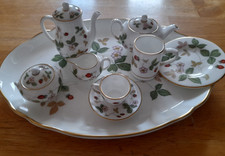 Wedgwood Wild Strawberry Miniature Tea Set 9 pieces, Teapot Coffeepot