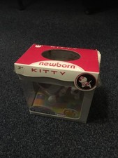 Teksta Newborn Kitty Opened