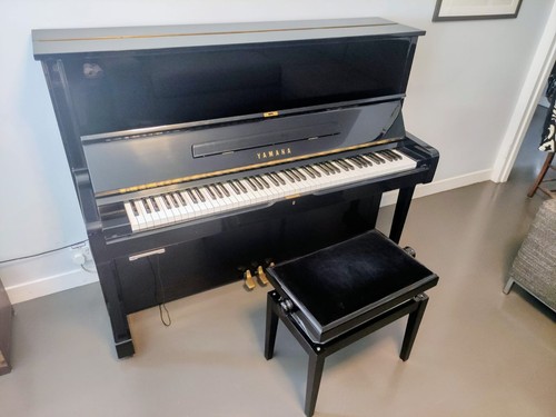 Yamaha upright piano with - u1,