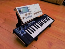  UNIWAVE WALDORF BLOFELD / PULSE 2 + ARTURIA KEYSTEP Dark VALCHROMAT Dual Stand 