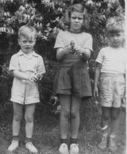 4V Photograph Family Portrait