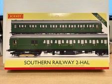 Hornby OO Gauge R3260 Southern
