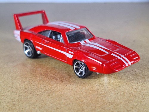 Hot wheels dodge charger - hot,
