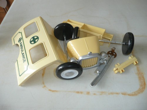 Sylvanian families ambulance - families,