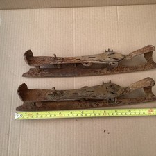 VINTAGE PAIR OF FEN ICE SKATES