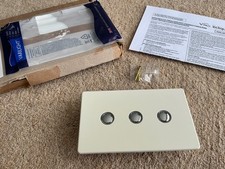Varilight 3 Gang 3x300W