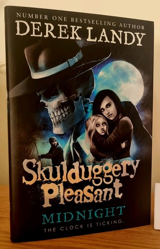 Skullduggery pleasant - skullduggery,