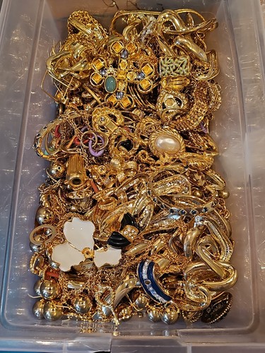 Pound gold tone mostly - gold,