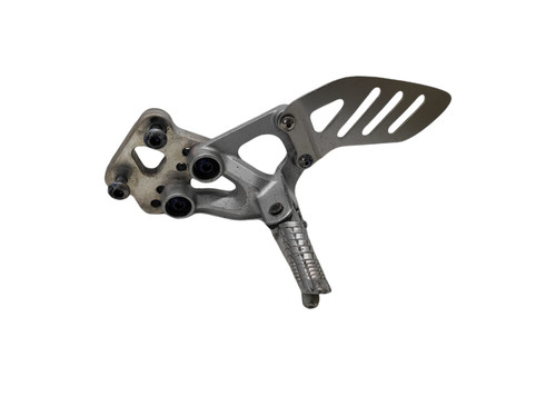 Front left footrest suzuki - left,