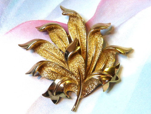 Trifari leaf brooch - trifari,