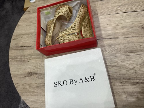 Women shoes 94 for a - £13.94,