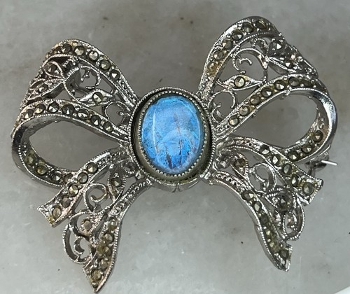 Vintage signed exquisite - signed,