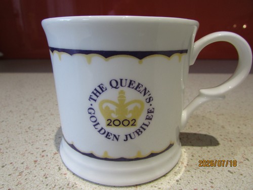 Queens golden jubilee 2002 - golden,