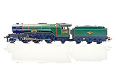 BACHMANN 00 GAUGE - 35-202 - LNER V2 CLASS 60835 THE GREEN HOWARD - RENAMED