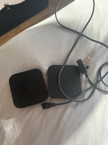 Apple with cables remote - cables, no