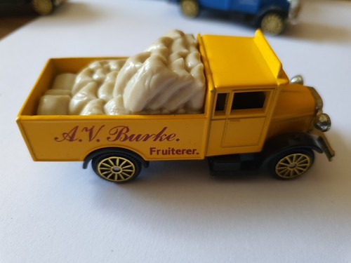 Corgi morris truck - morris,