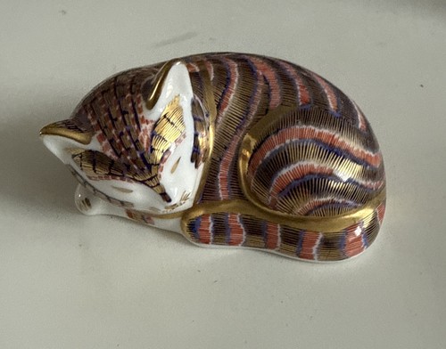 Royal crown derby sleeping - crown,