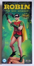 MOEBIUS MODELS (PLASTIC KIT)  1/8 SCALE ROBIN THE BOY WONDER (SEALED BOX)