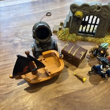VINTAGE PIRATE FIGURES KEENWAY TOYS WITH JAIL AND CANNON