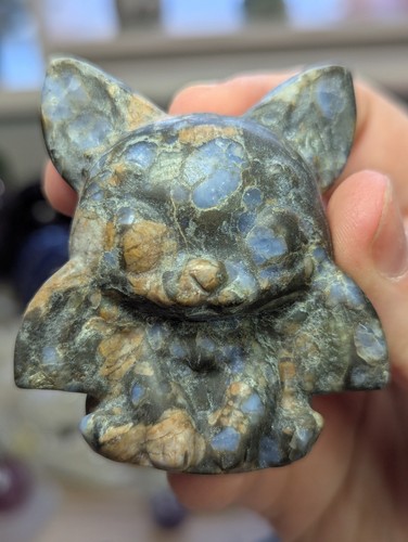 Quecera crystal bat carving - quecera,