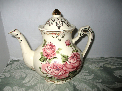 Gorgeous tea pot - cream, colored
