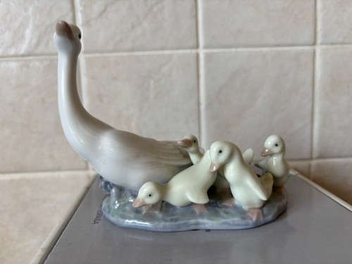 Lladro porcelain little ducks - little,