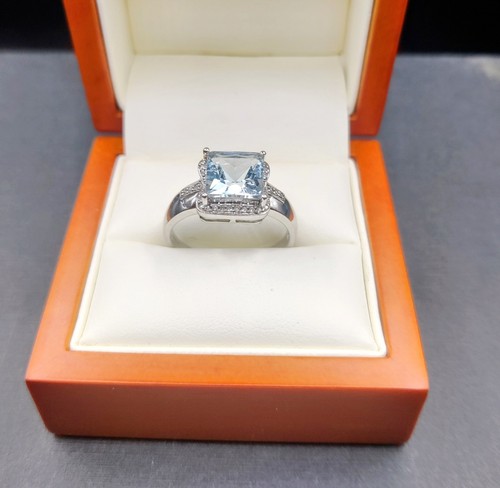 Stunning 9ct white gold - 9ct,