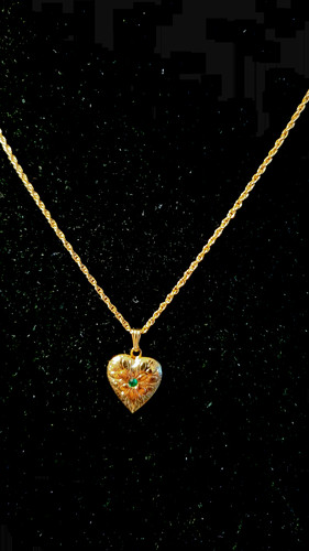 Sweetheart locket with - , green