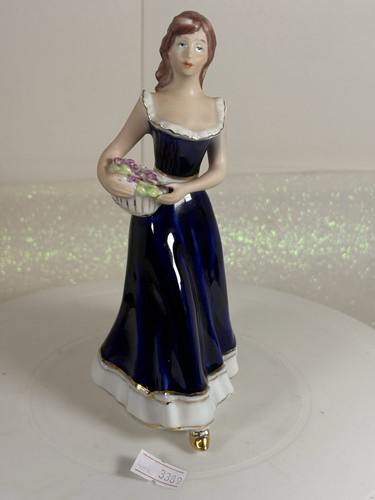 Royal dux bohemia figurine - dux,