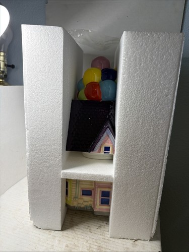 Disney pixar balloon house - up,