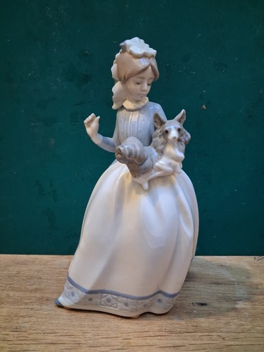 Nao figure woman - a,