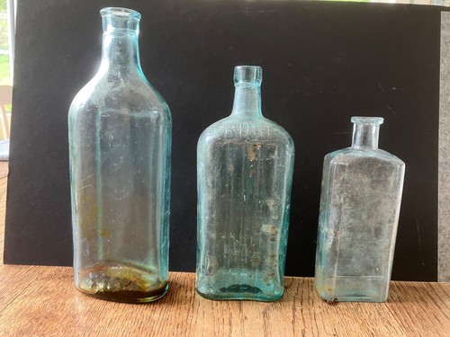 Vintage bottles x 3 - ,