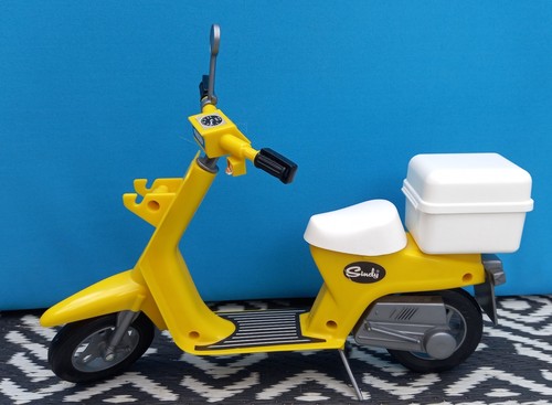 Vintage 1982 sindy scooter - vintage,