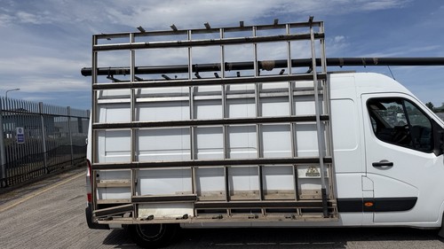 Full roof rack and side - side, window
